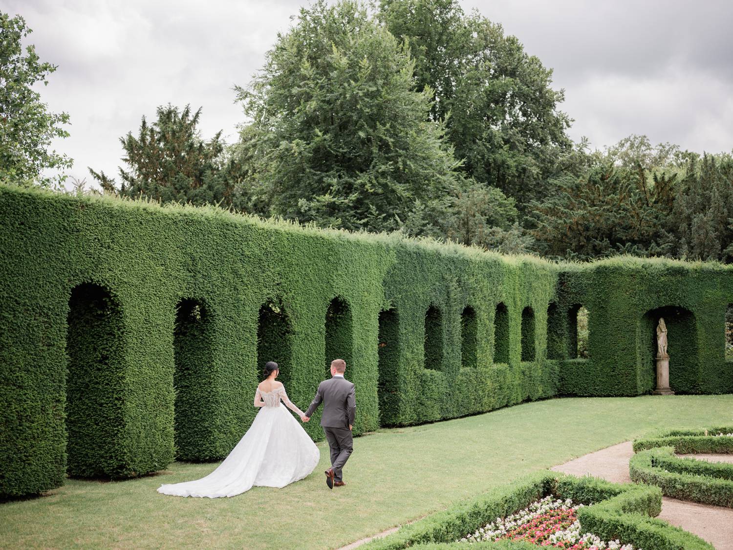 couple shoot at chateau de la hulpe